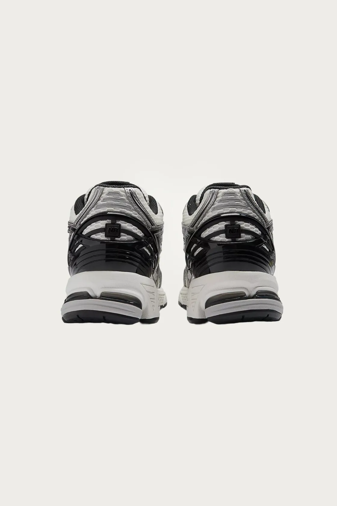 Footwear<New Balance 1906R - Silver Metallic/Black/Sea Salt