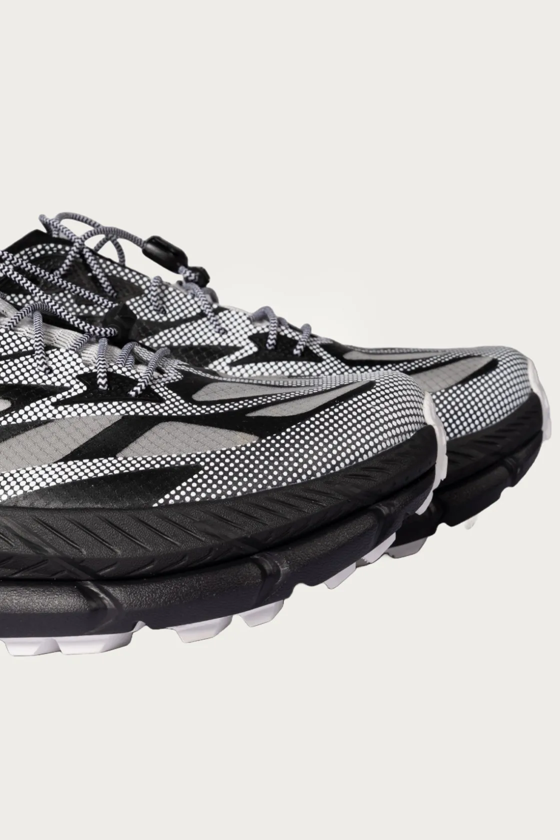 Footwear<HOKA U Mafate Speed 4 Lite TS - Black/White